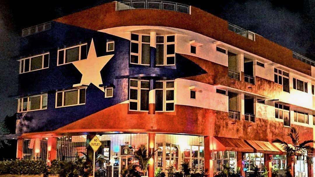 Artista de la bandera recuenta el sacrificio que hizo para llevarla a Miami