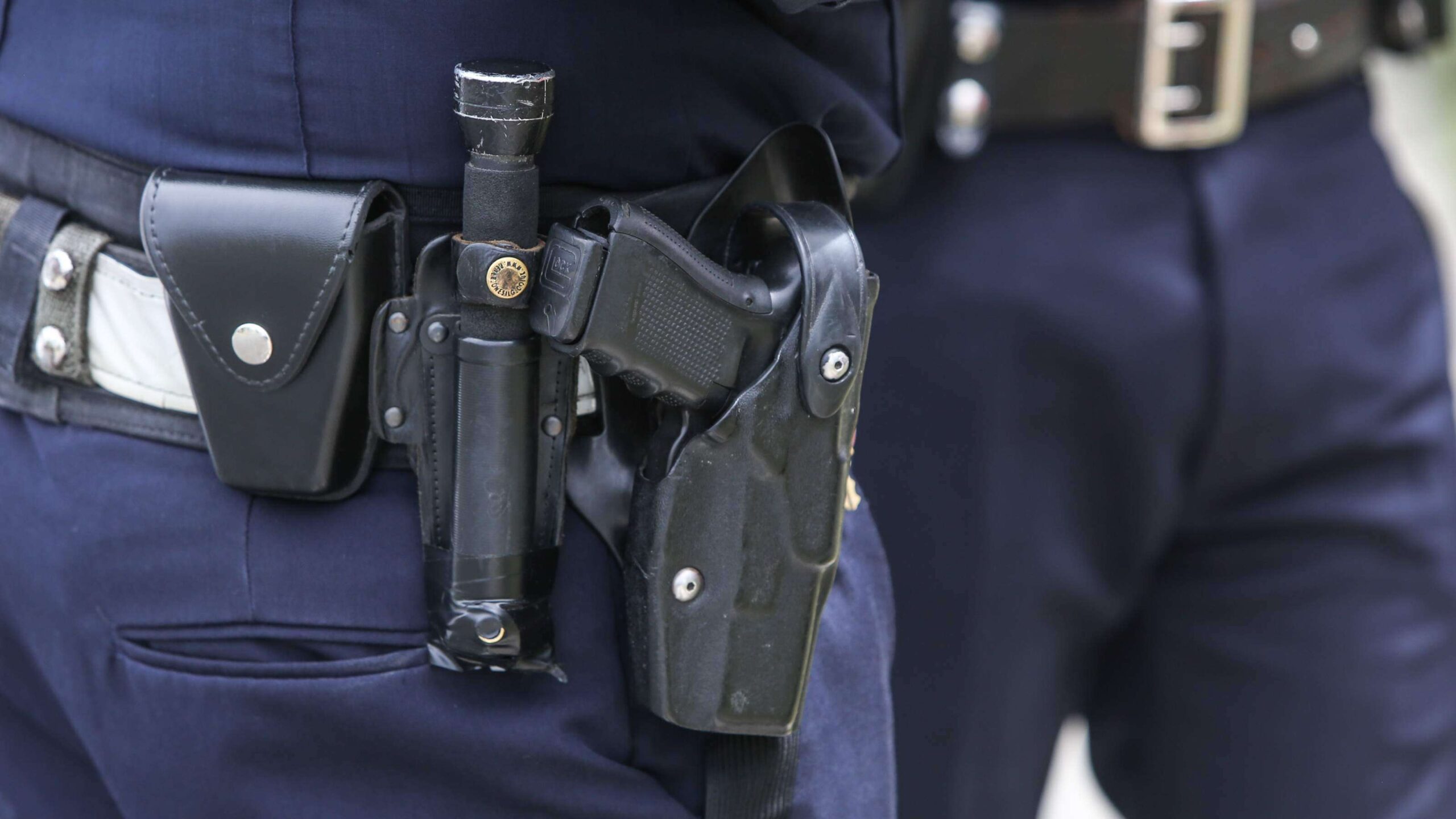 Roban herramientas, una escopeta y carros en Manatí