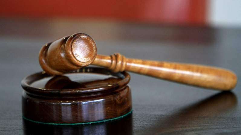 Añaden premeditación a cargos contra mujer que prendió en fuego al esposo