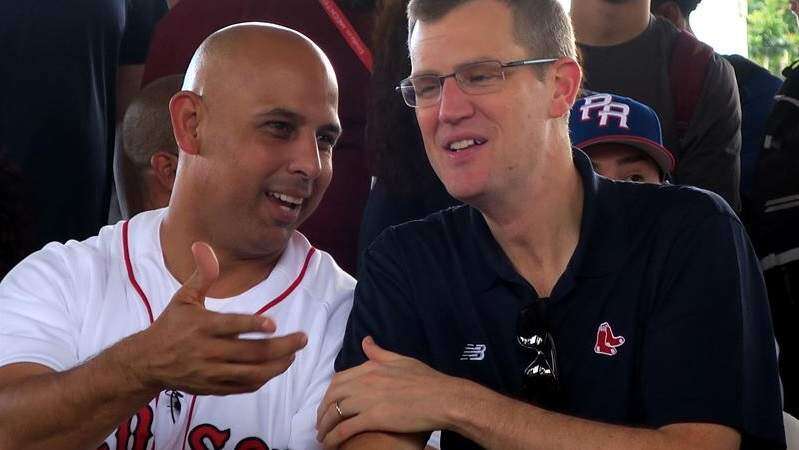 Medias Rojas, con Cora, deciden ir a Casa Blanca