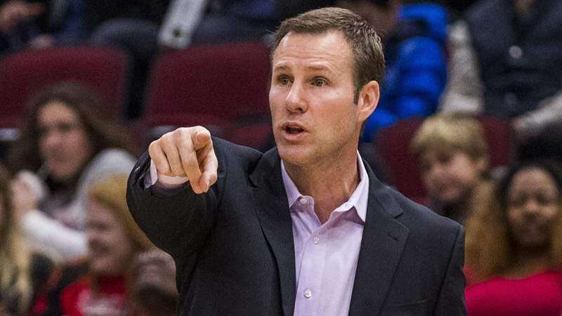 Bulls despiden a su dirigente