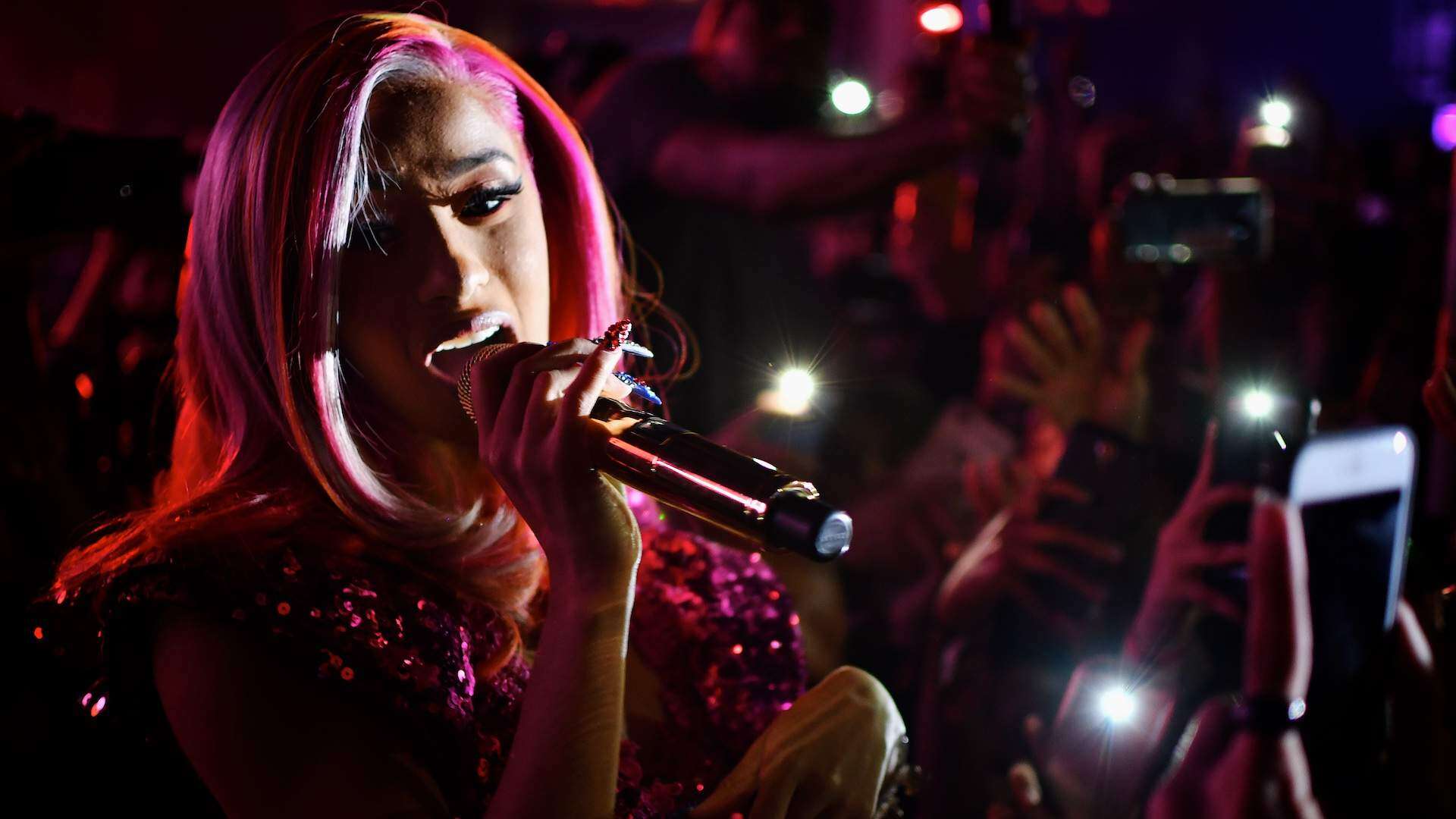 Así fue la presentación de Cardi B en el Electric Holiday