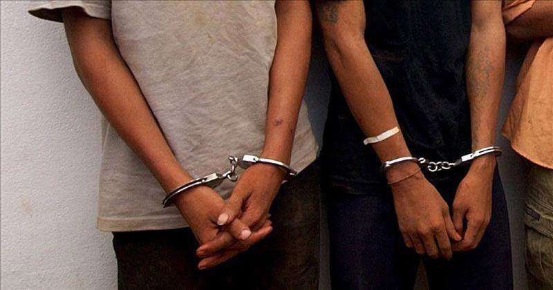 Arrestan a guardia municipal que amenazó de muerte a pareja