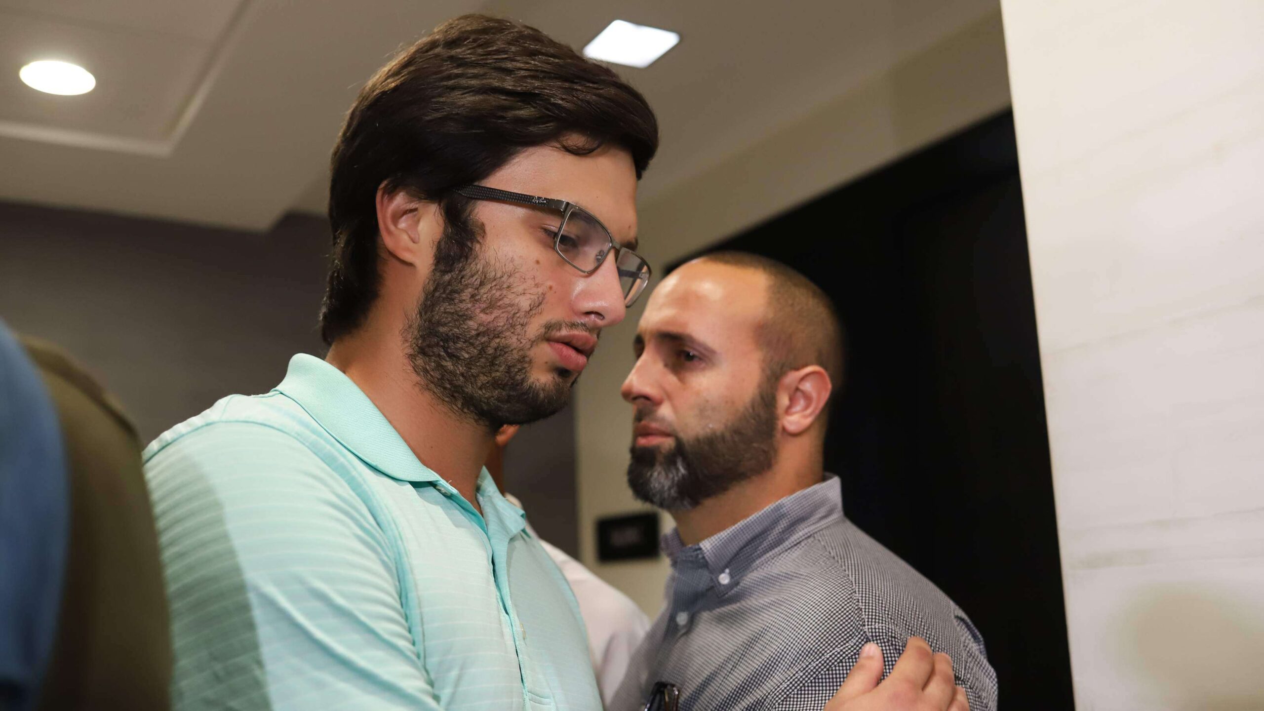 Hijo de Héctor Ferrer endosa a Charlie Delgado en asamblea