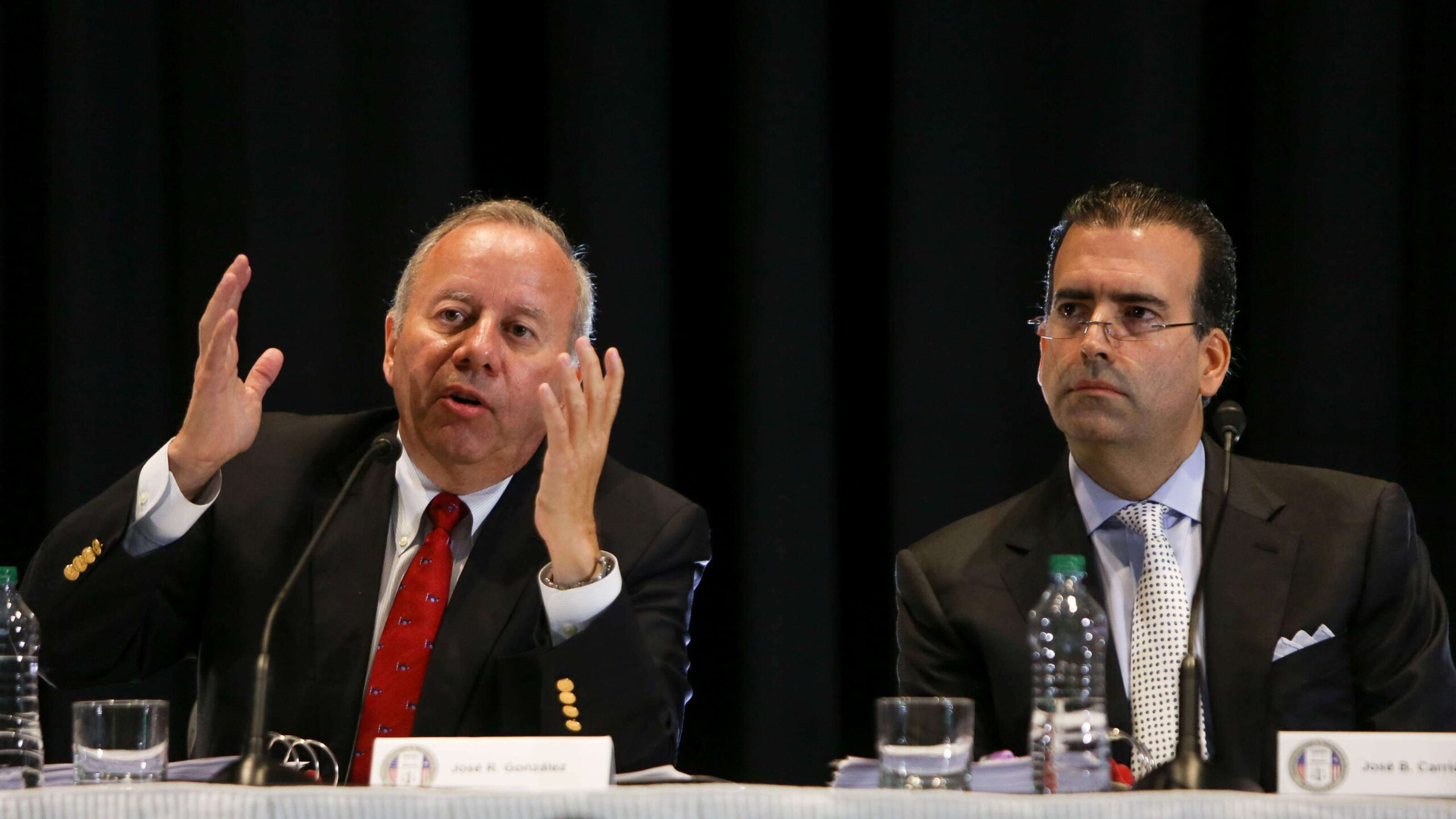 Junta se defiende ante congresistas