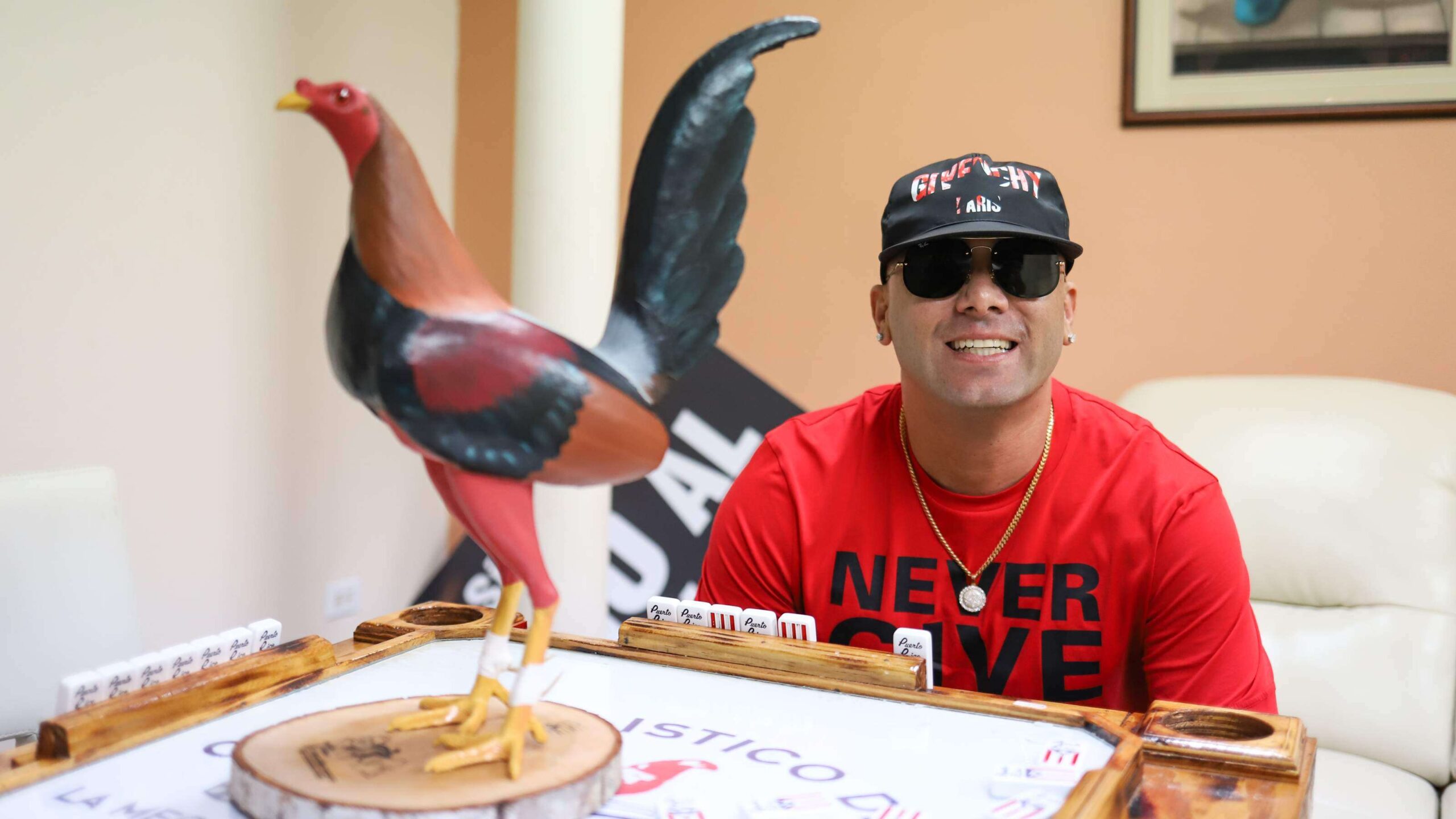 Wisin y Sugar Díaz se dan cita a torneo especial de gallos