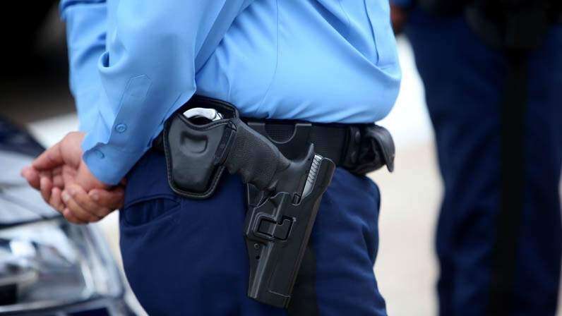 Agente de la policía agrede en la cara a mujer en Orocovis