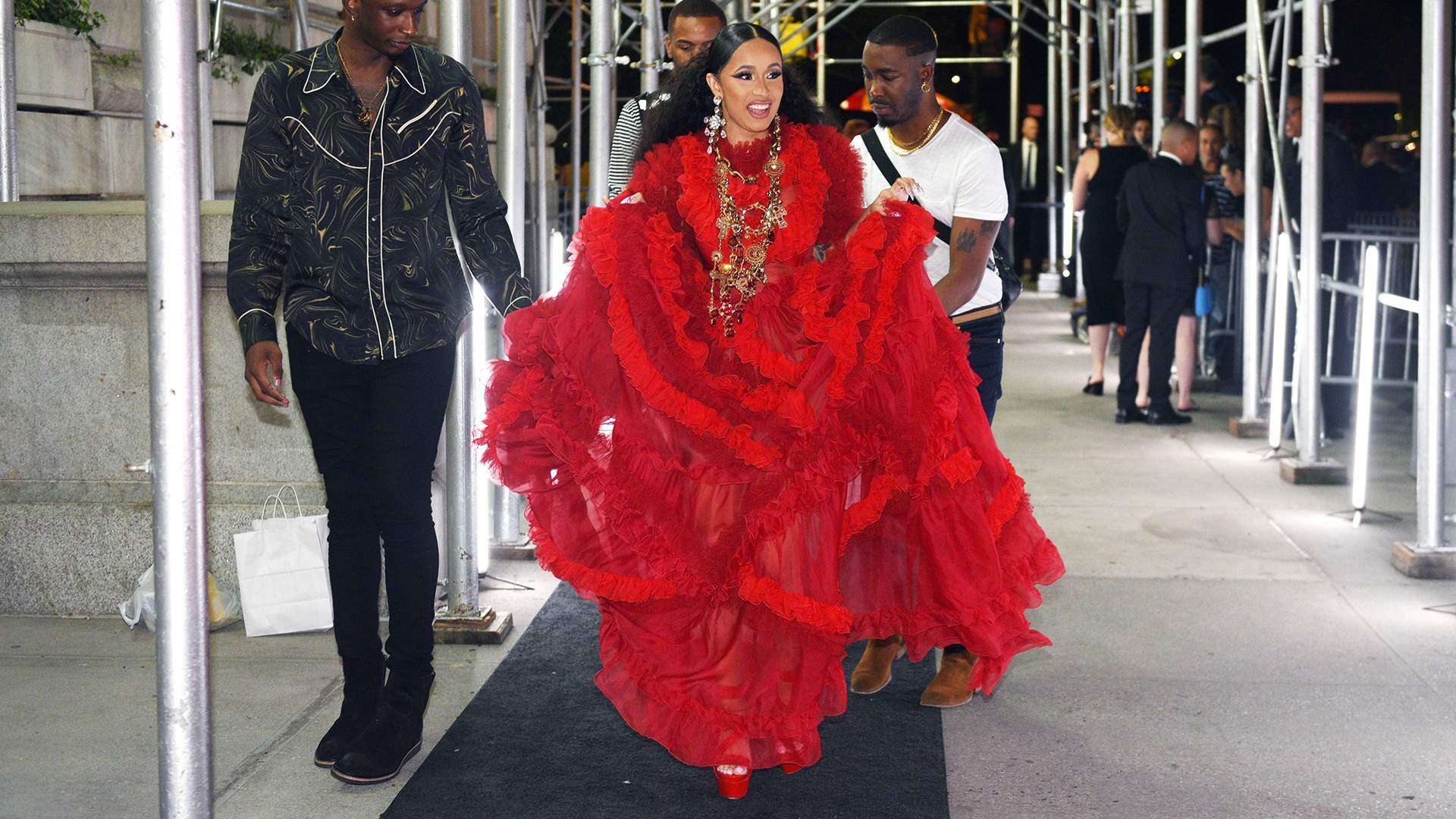 Expareja de Cardi B le pide infructuosamente que vuelva con él