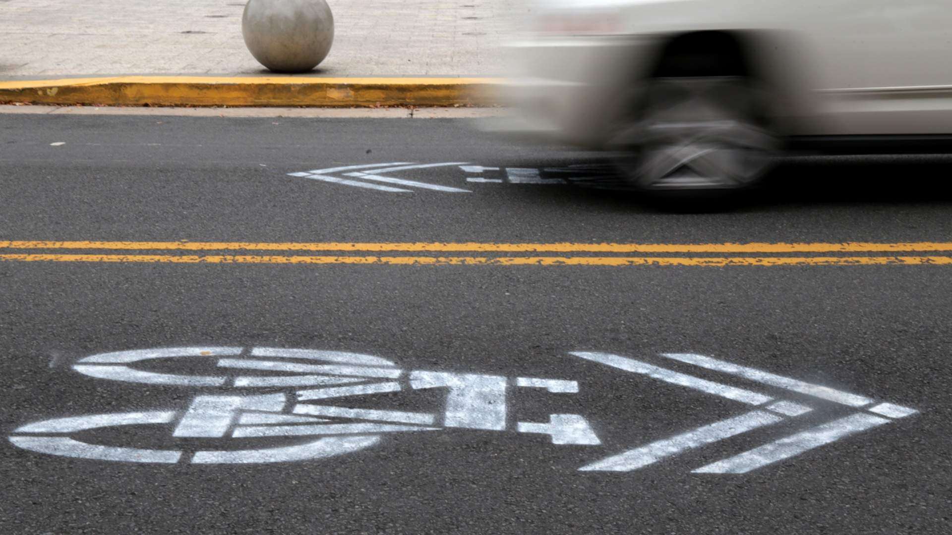 Menor es atropellado mientras corría bicicleta