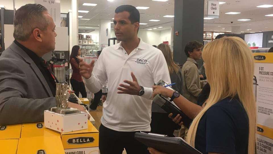 DACO realiza operativo en varias tiendas