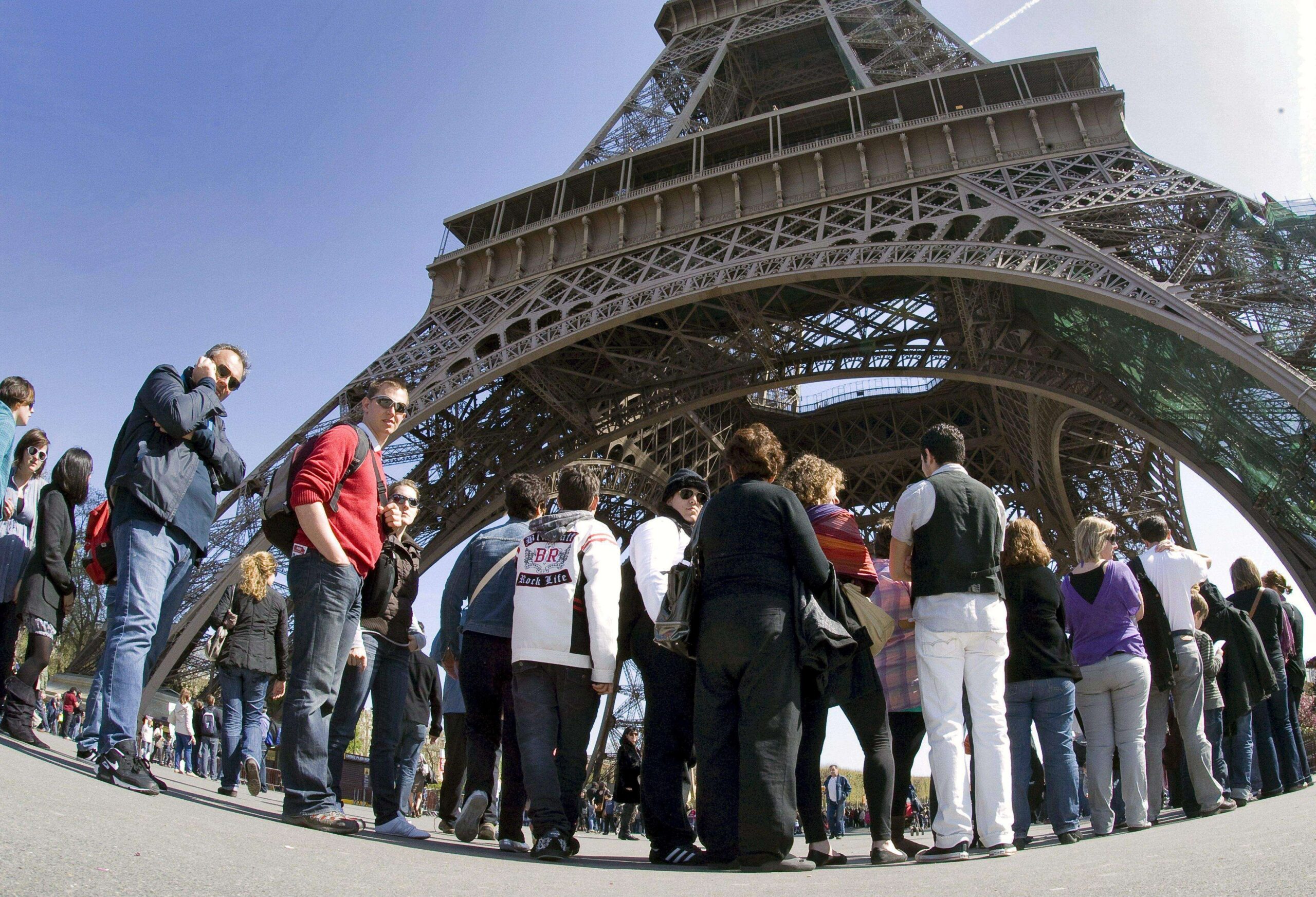 Monumentos cerrarán en Paris por nueva protesta de los chalecos amarillos