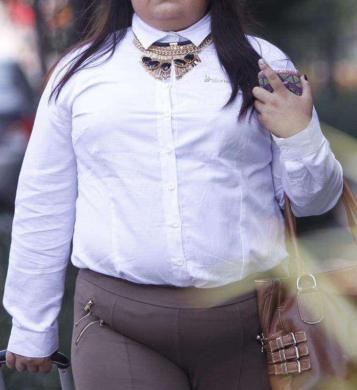 Grandes raciones en restaurantes aportan a la obesidad global