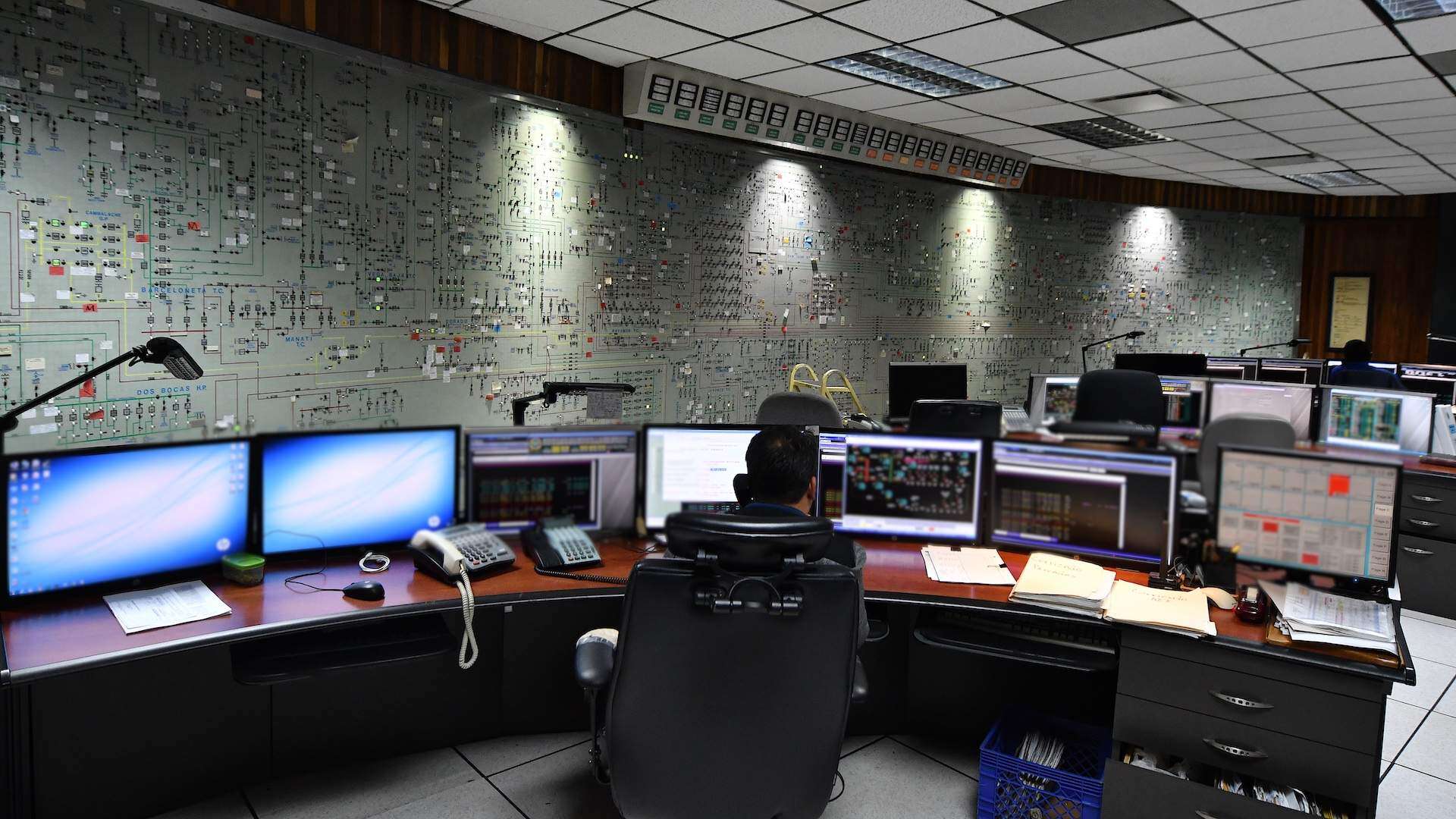 Noche de averías de la AEE dejan a miles sin luz