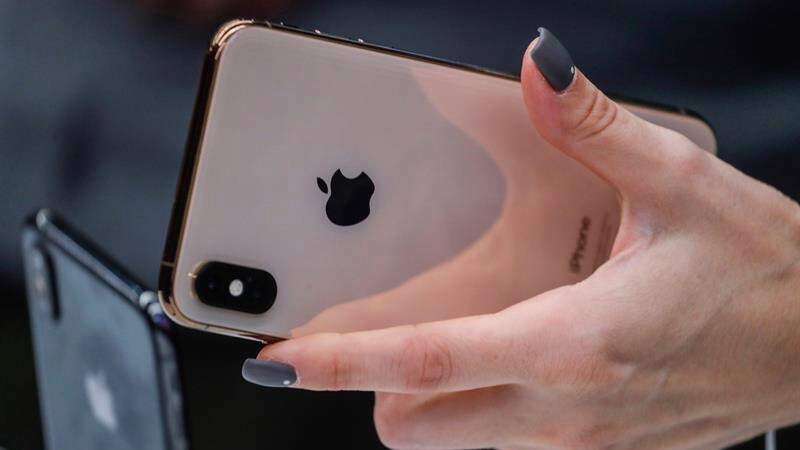 Apple intenta mitigar daños tras baja en expectativas de venta