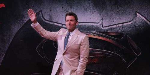 Ben Affleck oficialmente engancha la capa de Batman