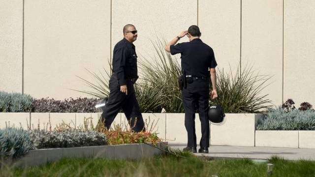 Tres muertos y varios heridos por tiroteo en bolera de EE.UU.