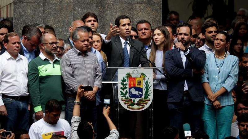 Guaidó presiona en la calle y Maduro quiere diálogo
