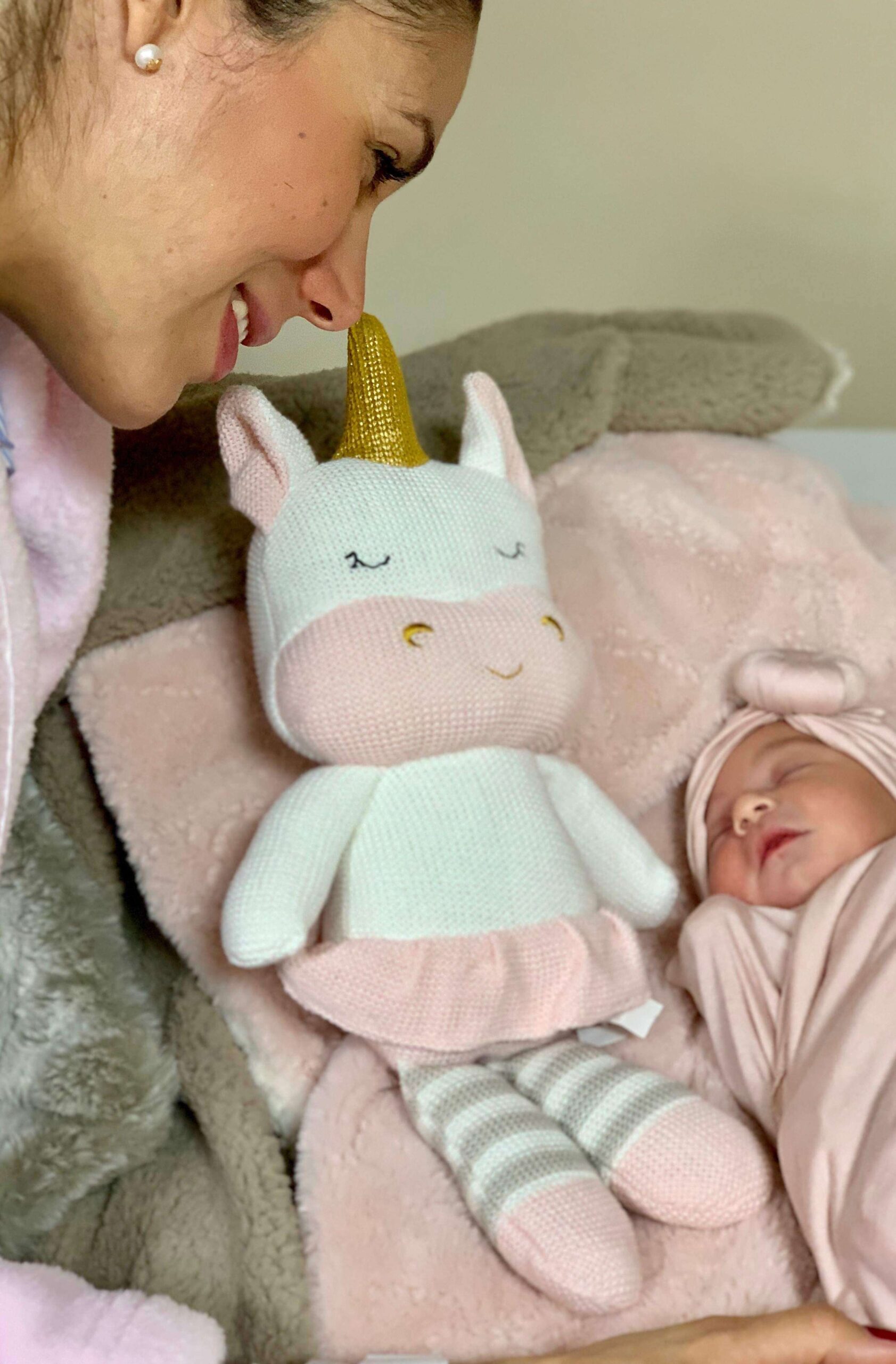 Yulianna Vargas presenta a su hija