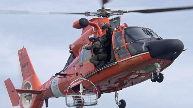 Lo acusan por apuntar láser a helicóptero de la Guardia Costera