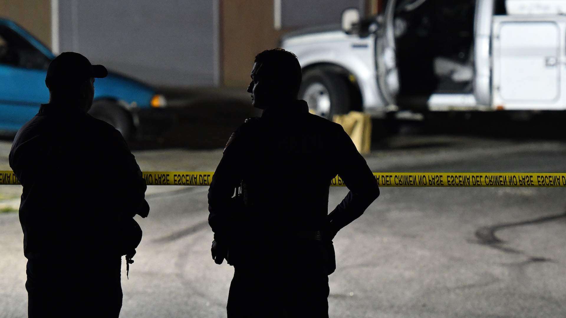 Hieren de bala a un hombre frente a su casa