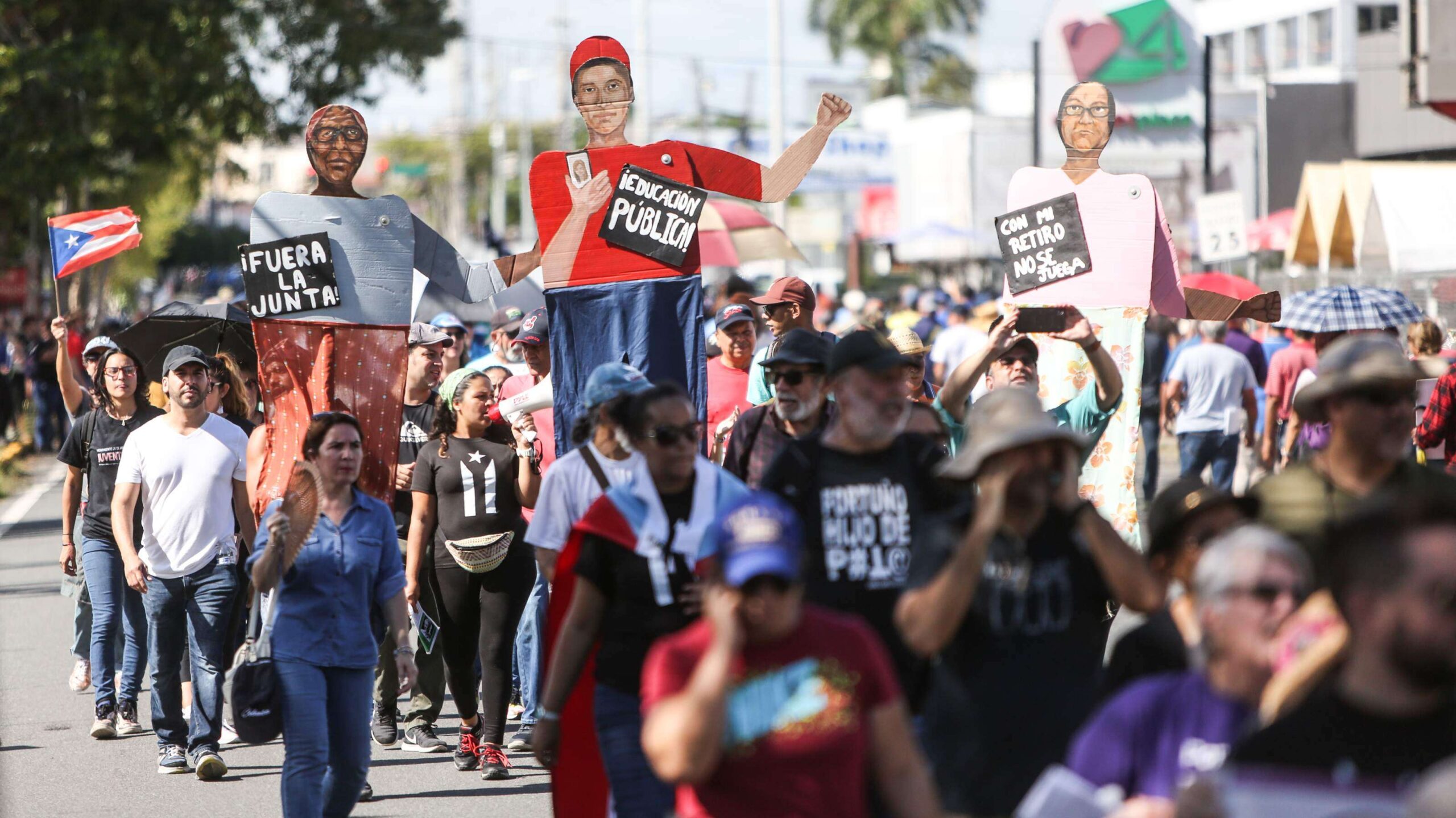 Así transcurre la manifestación contra COFINA