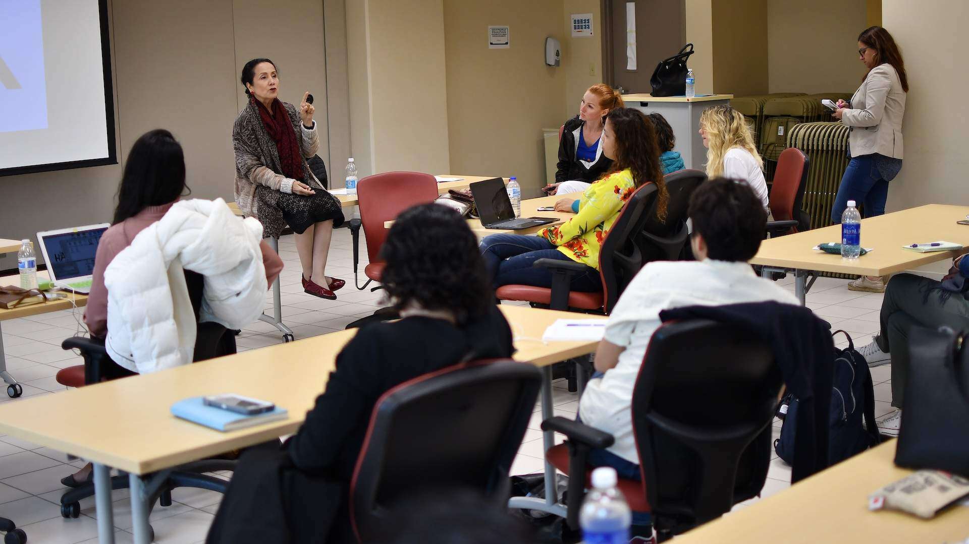 Estudiantes de la UPR conectan con Luz Towns-Miranda