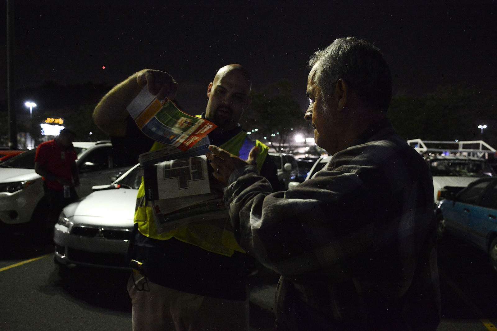 Enmascarado le roba y comete actos lascivos en estacionamiento de Plaza del