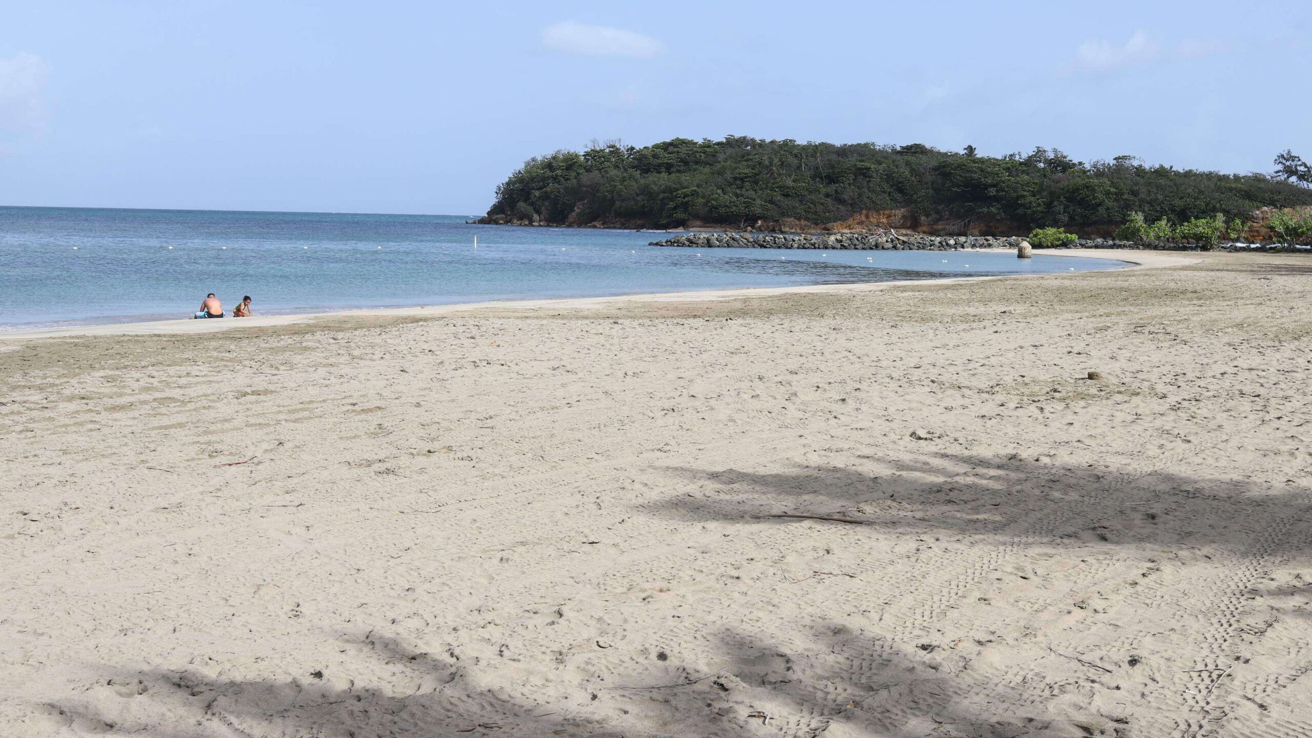 Encuentran cuerpo flotando en una playa de Aguadilla