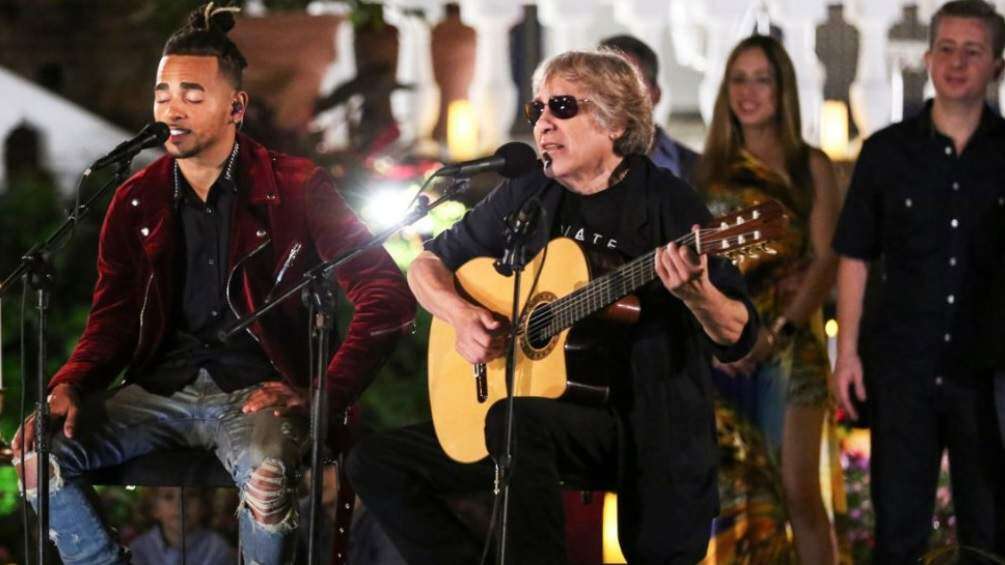 Viene nueva versión de los himnos por José Feliciano