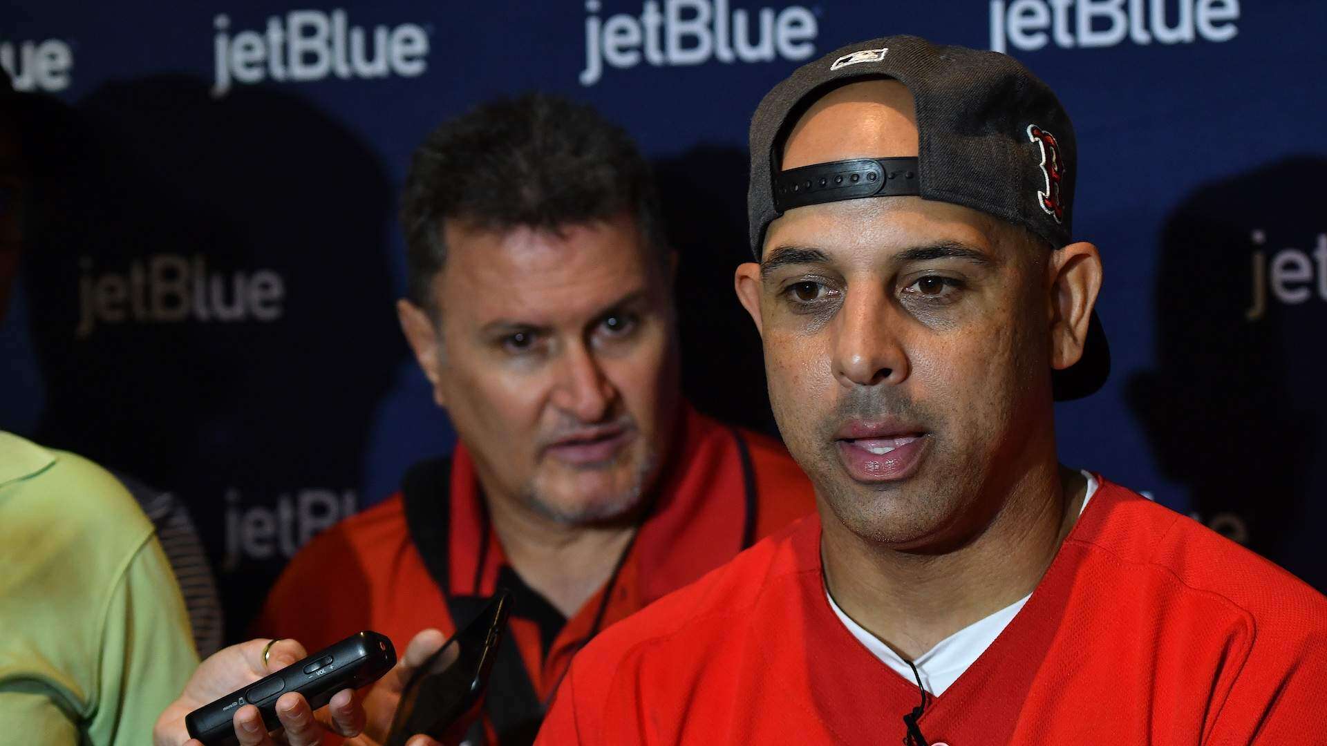 Alex Cora reconsidera su visita a la Casa Blanca