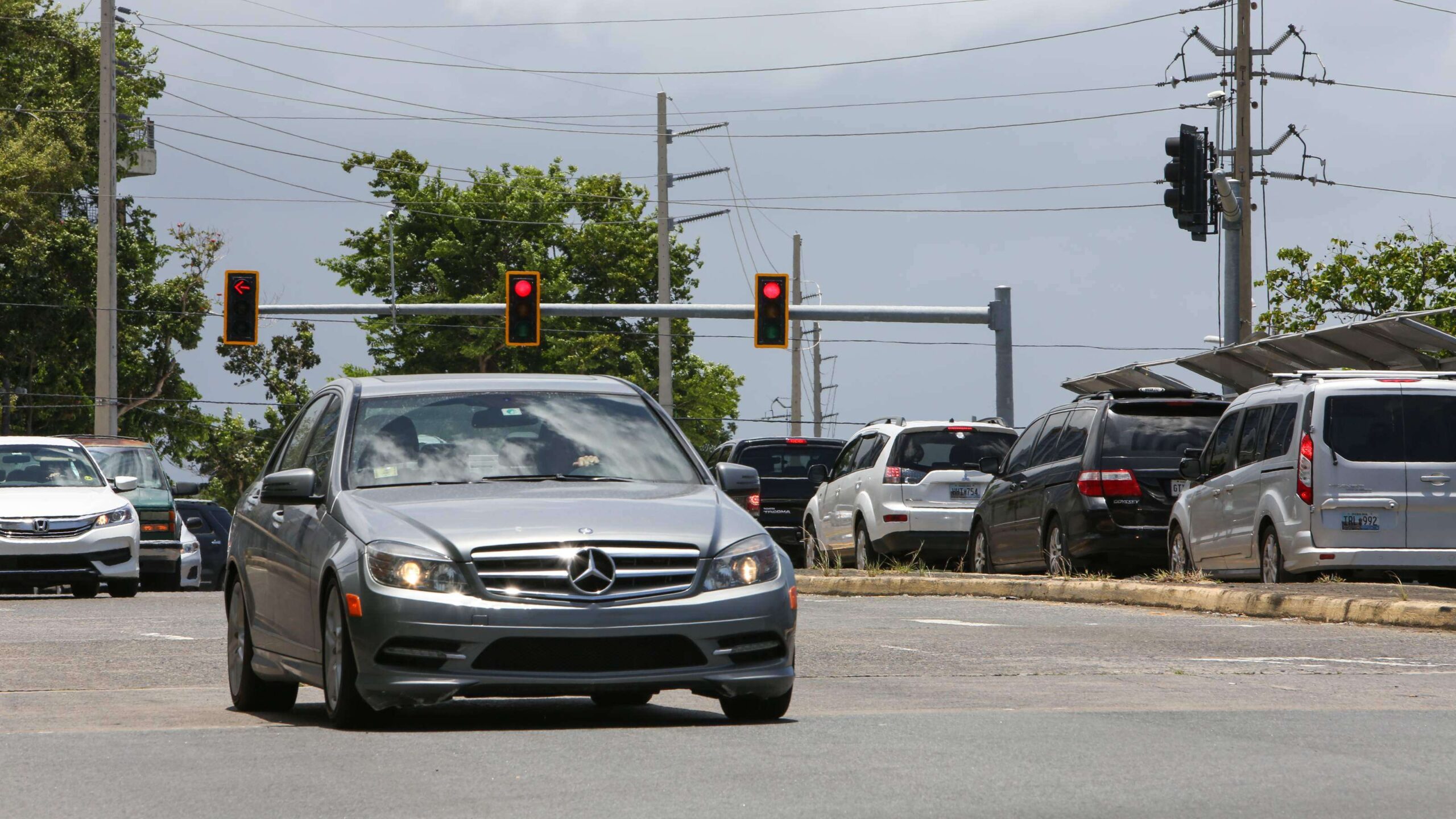 SJ tendrá sus semáforos en verano mientras el resto de PR espera