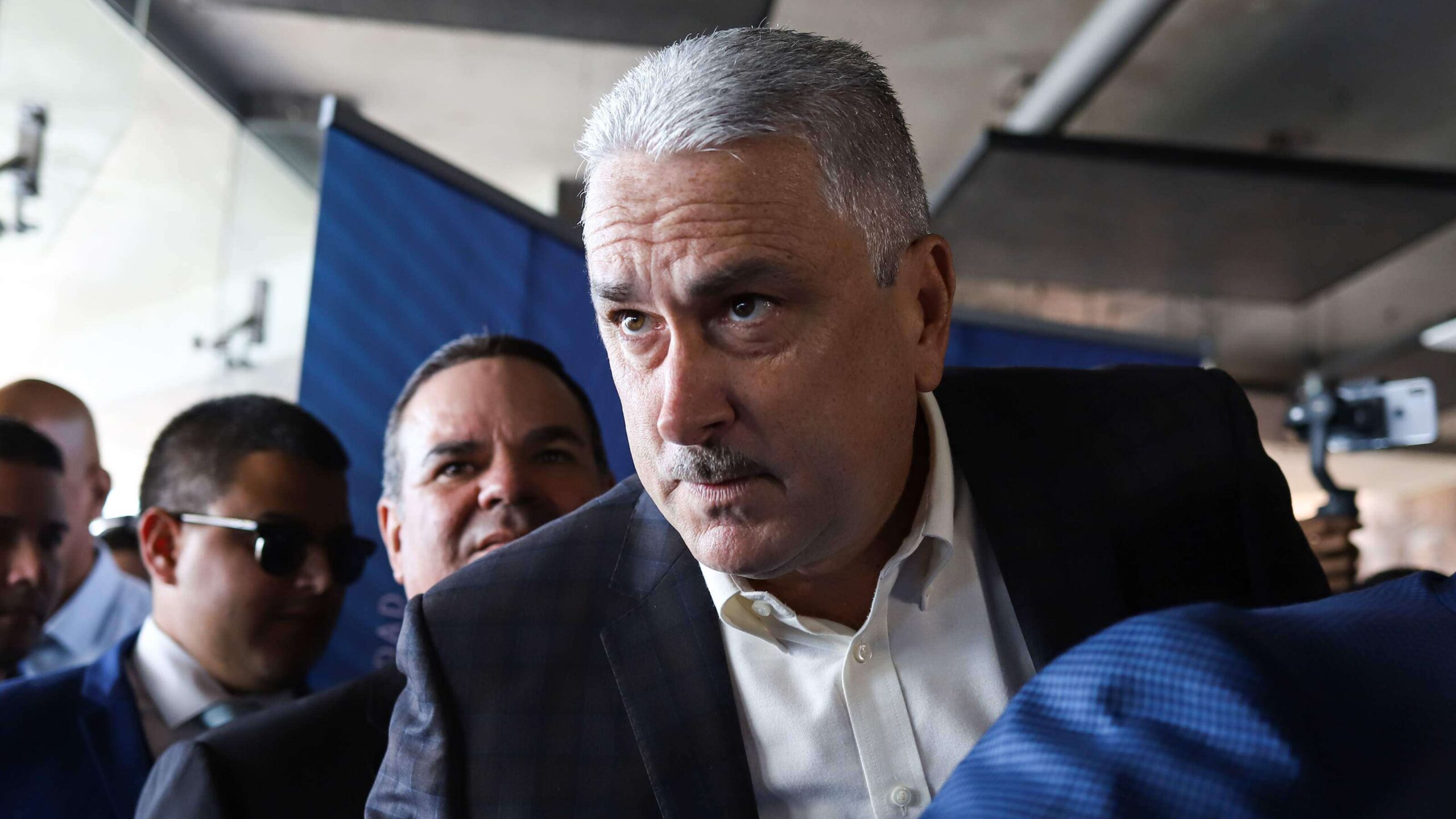 Demandan a Rivera Schatz por falta de transparencia