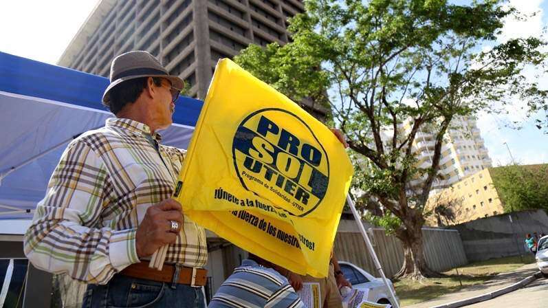 Problemático estar aprobando ajustes de deuda sin definir servicios esencia