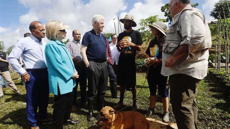 Los Clinton visitan proyectos en Las Piedras, Humacao y Fajardo