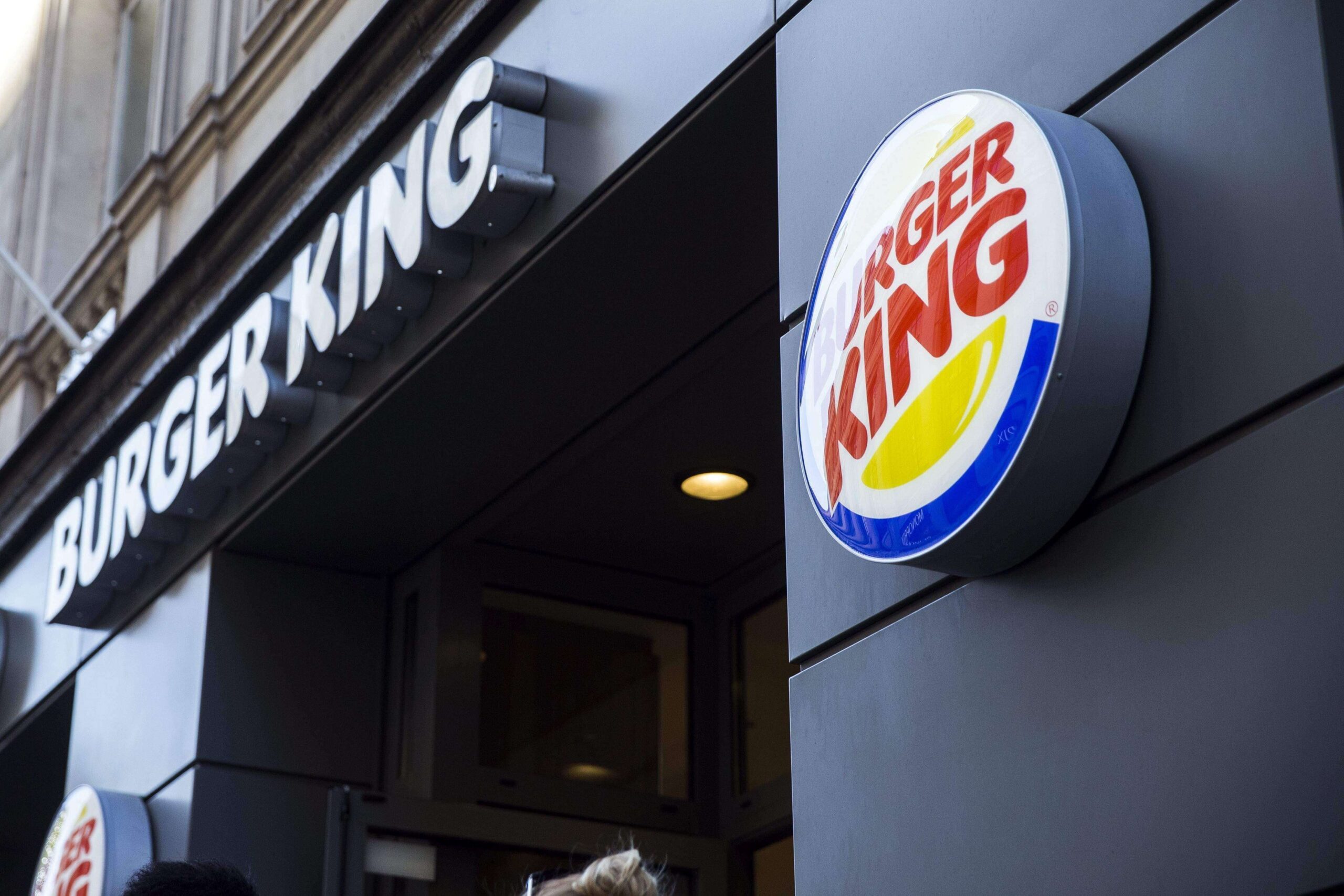 Roban cientos de dólares de un Burger King