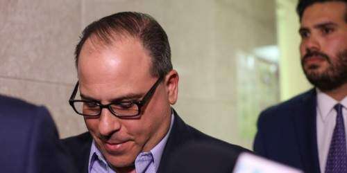 Perelló se salva otra vez de cargos de Ética Gubernamental