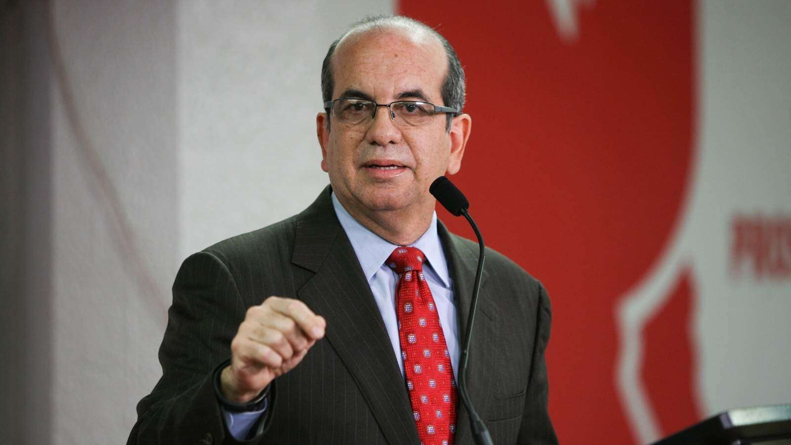 Acevedo Vilá: No compara cierre federal con el del gobierno compartido