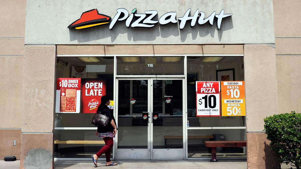Comida gratis de KFC y Pizza Hut para empleados federales