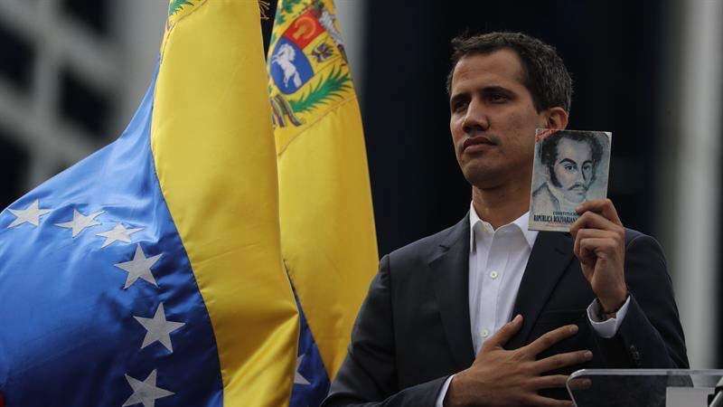 Juan Guaidó asume presidencia interina de Venezuela