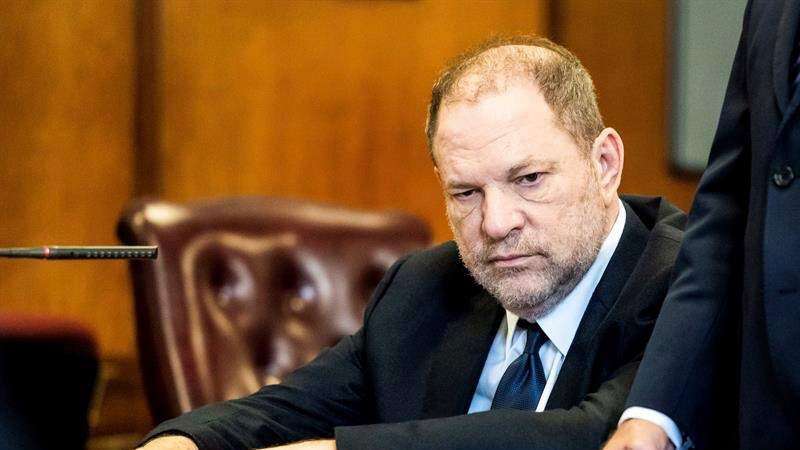 Harvey Weinstein busca nueva abogada para su defensa