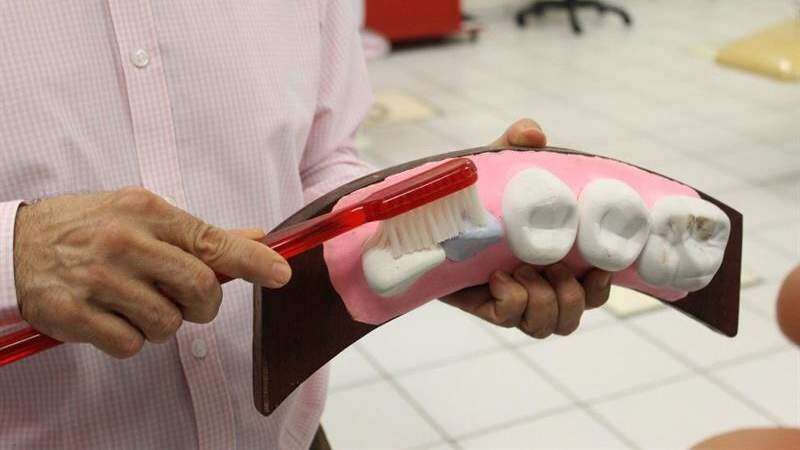 Descuido al cepillarse los dientes provocará caries o infecciones