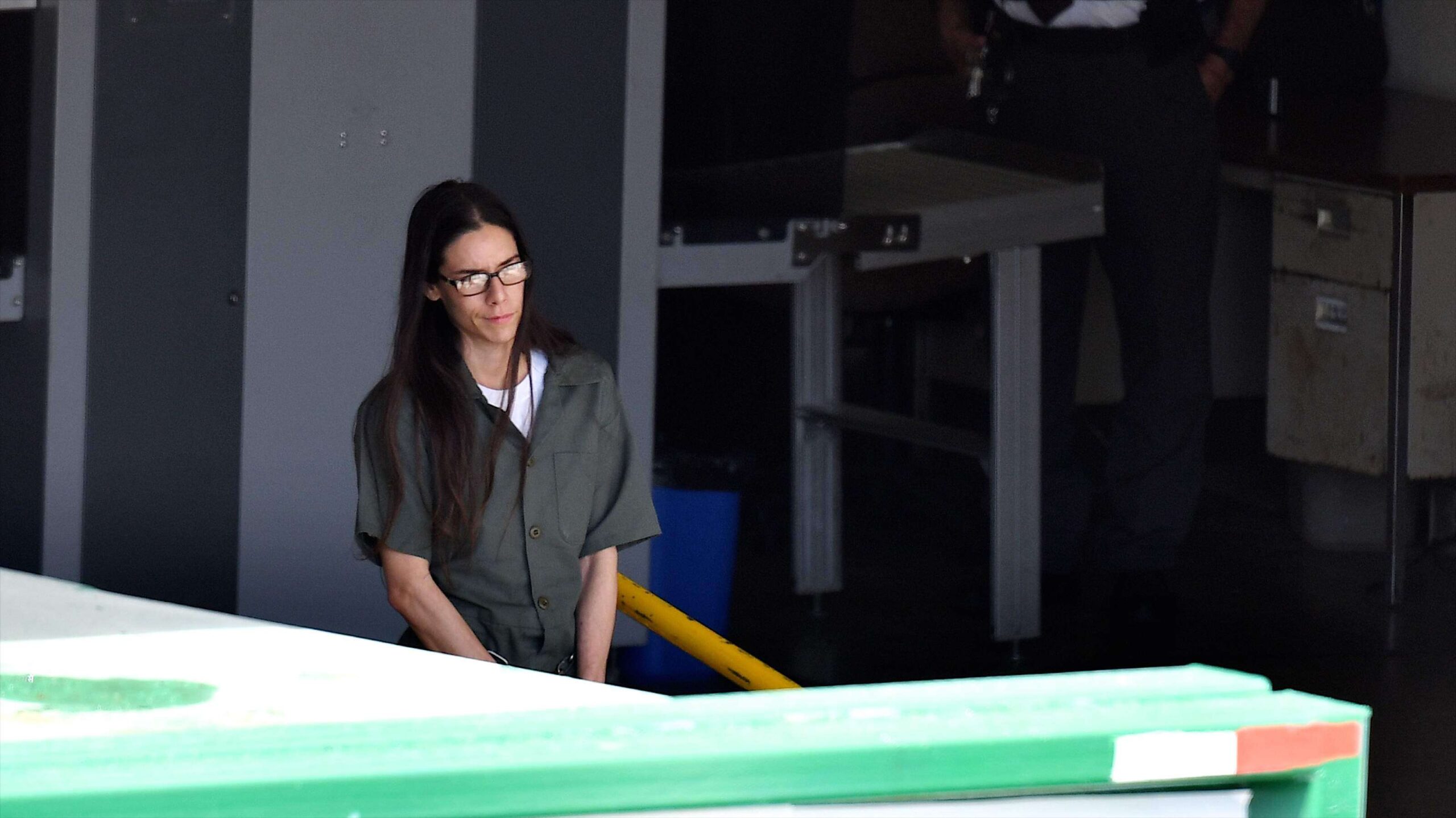 Libre maestra acusada de hostigar a jueza Swain