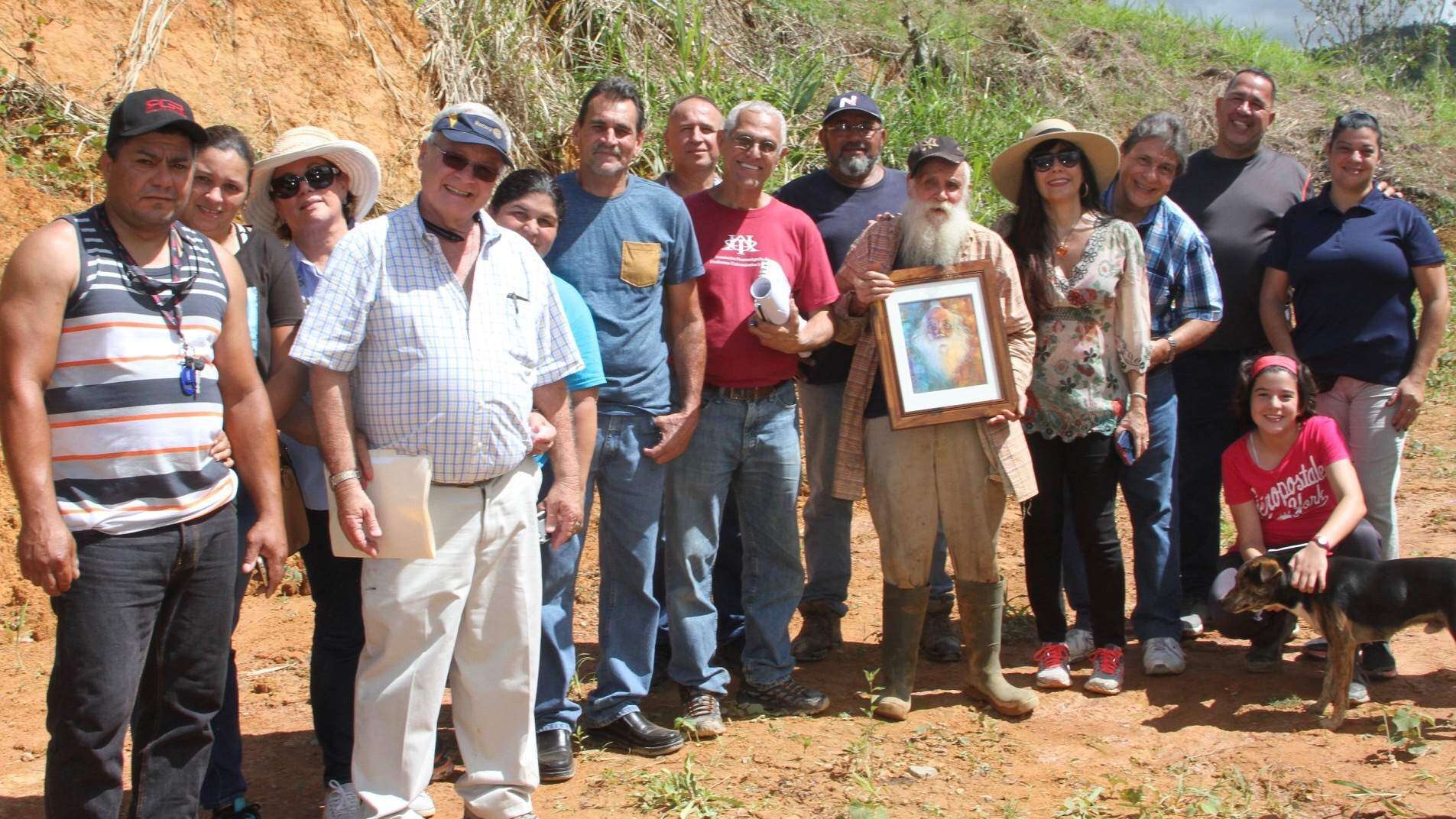 Rifaran obras artísticas para reconstruir hogar a maestro retirado
