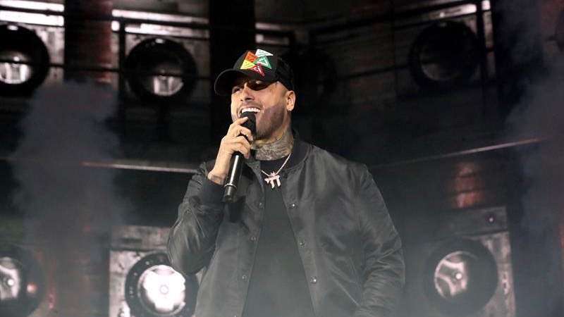 Nicky Jam coge un break de actuar para cantar en crucero