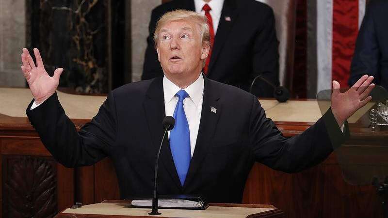 Trump anunciaría mañana reasignación de fondos para el muro