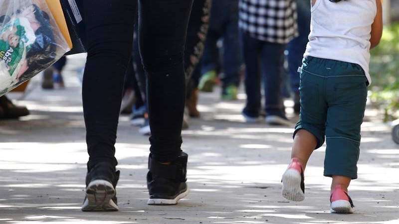 Familias de inmigrantes demandan a Trump tras separarlos