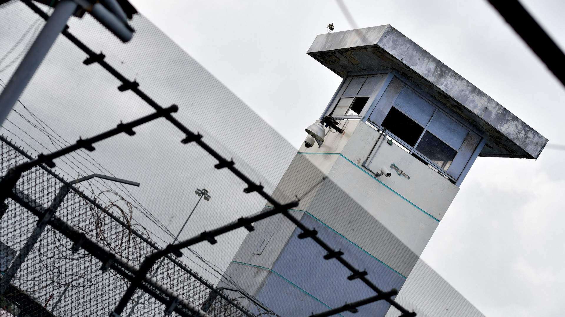 Salen heridos dos confinados en pelea en la cárcel