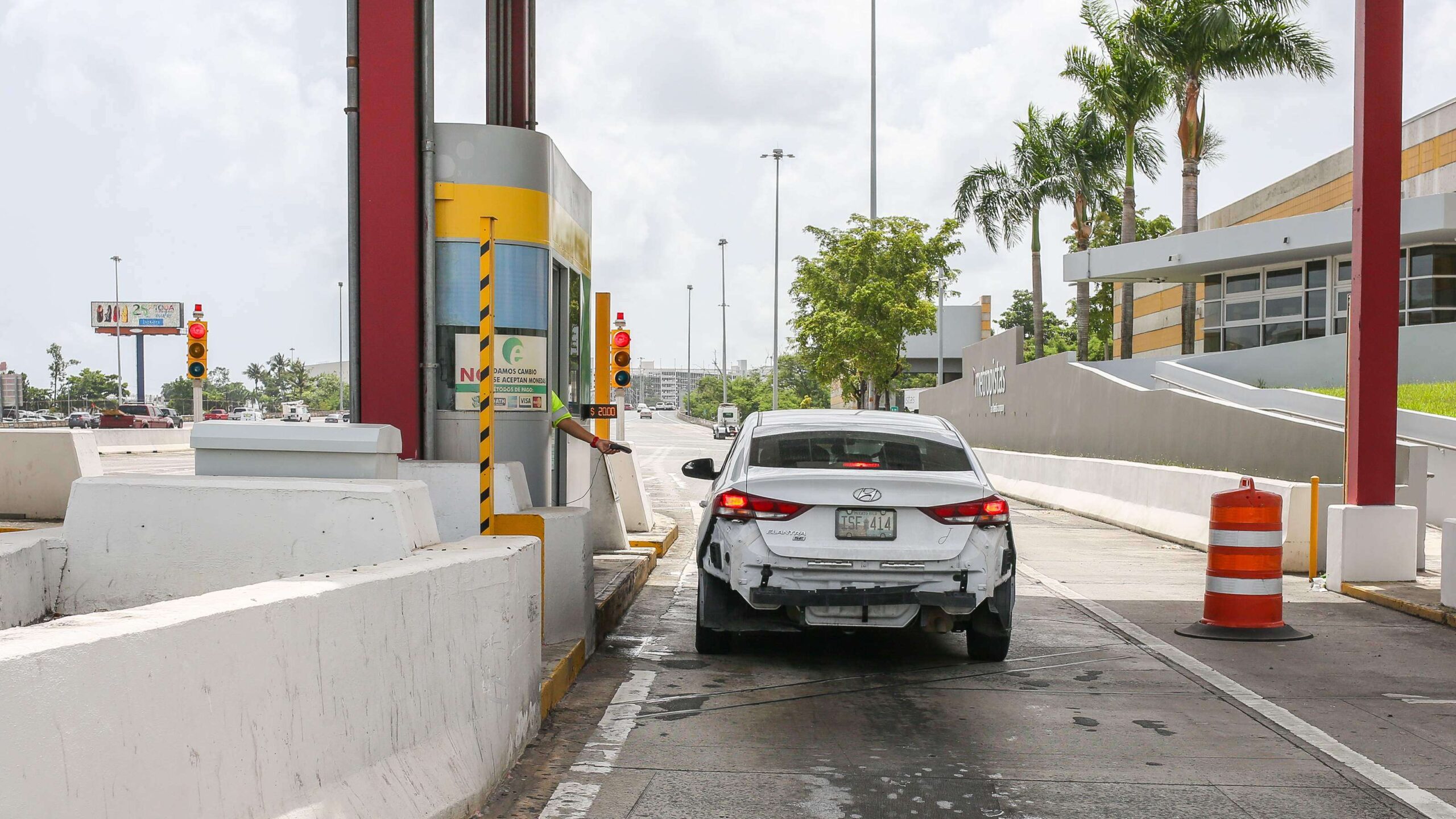Ladrones escalan caseta de peaje en Juana Díaz