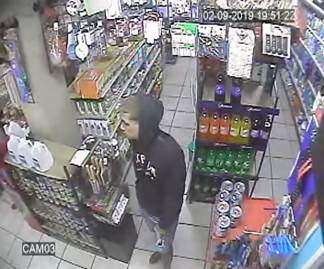 Buscan joven por robar cigarrilos de un colmado