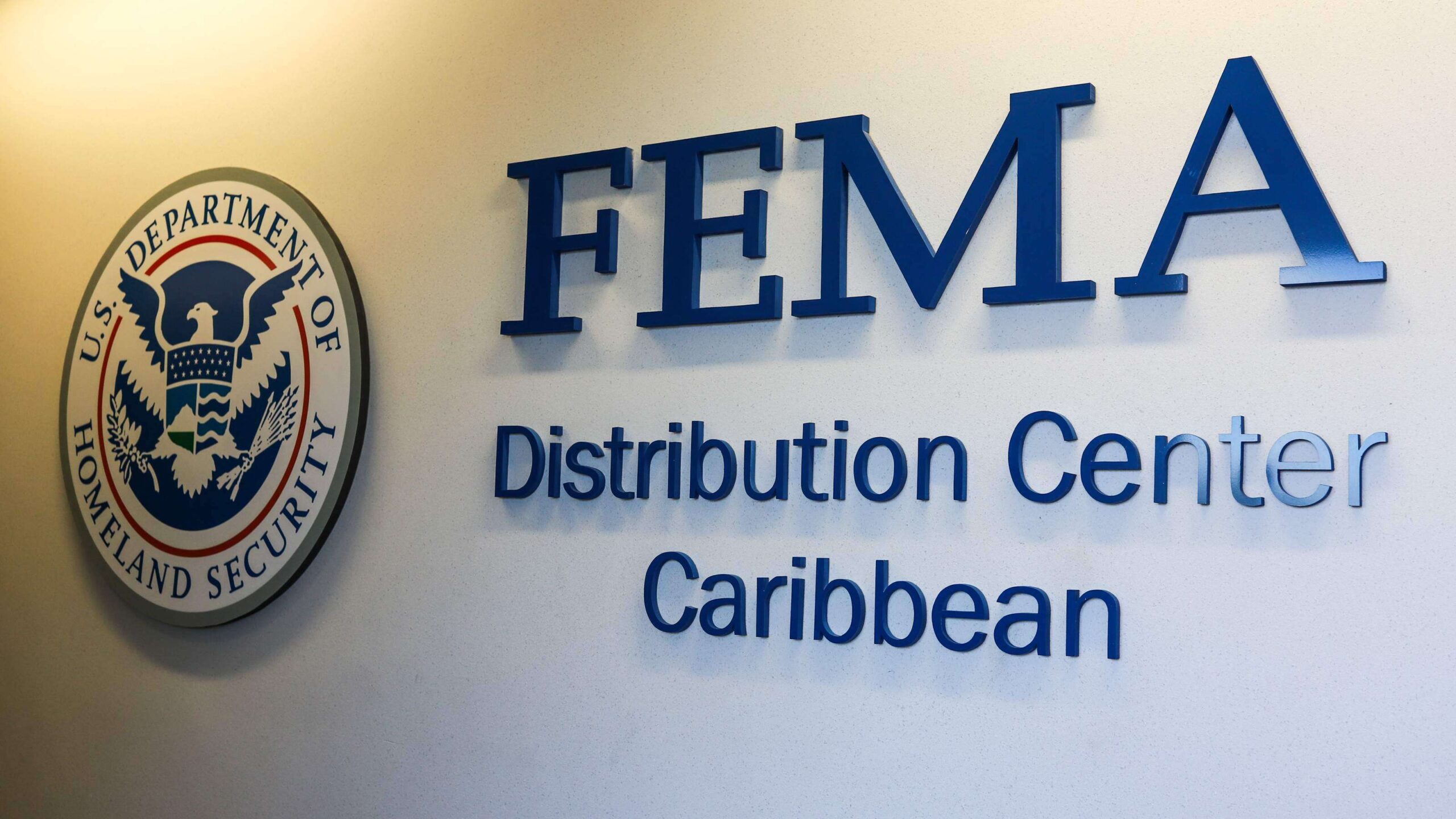 Renuncia el administrador de FEMA, Brock Long